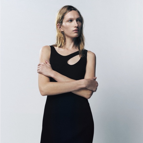 Zara Black Knit CUT OUT MINI DRESS Zara CUT OUT MINI DRESS NWT Size Medium - Picture 3 of 3